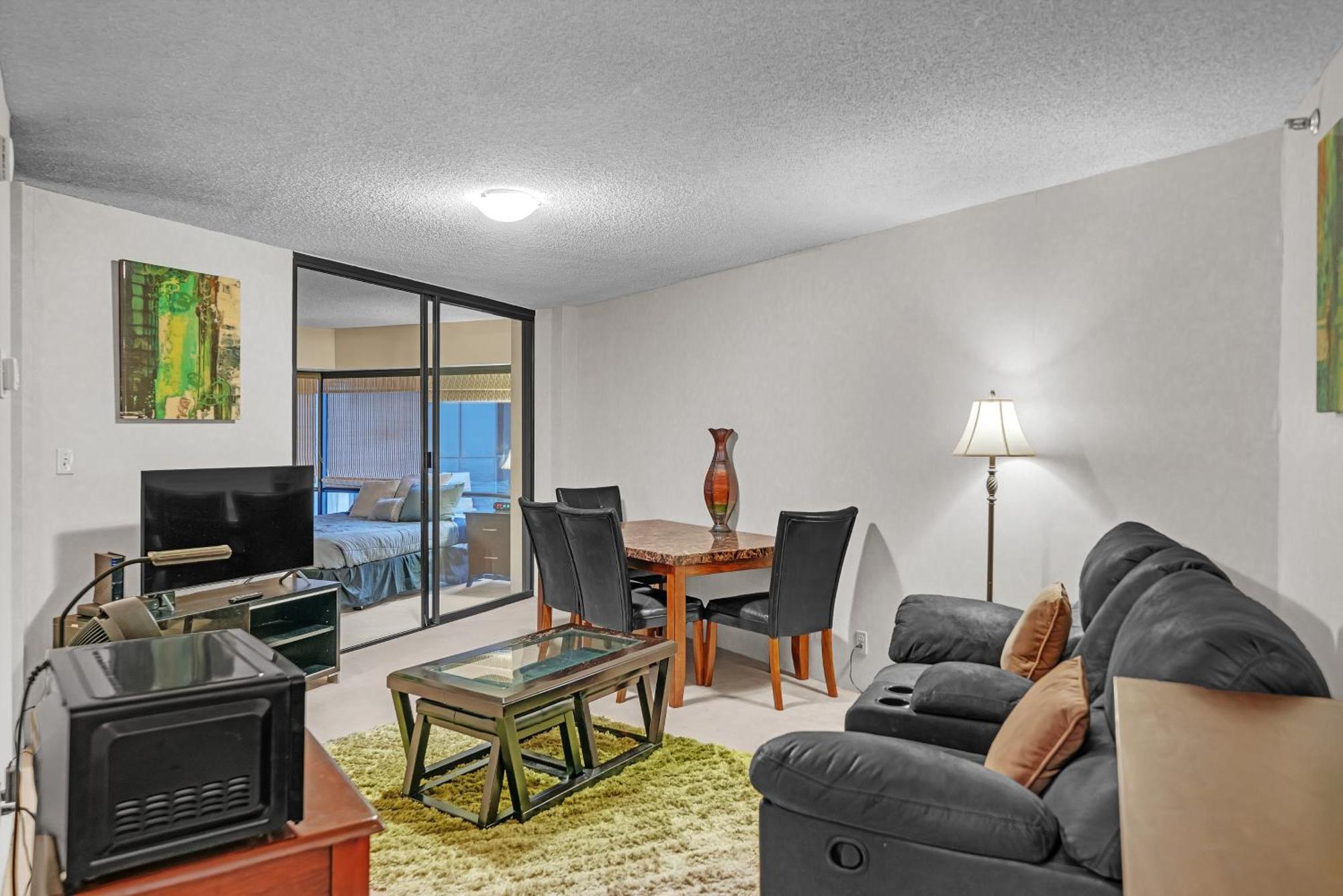 Chic Dt Executive * Honolulu