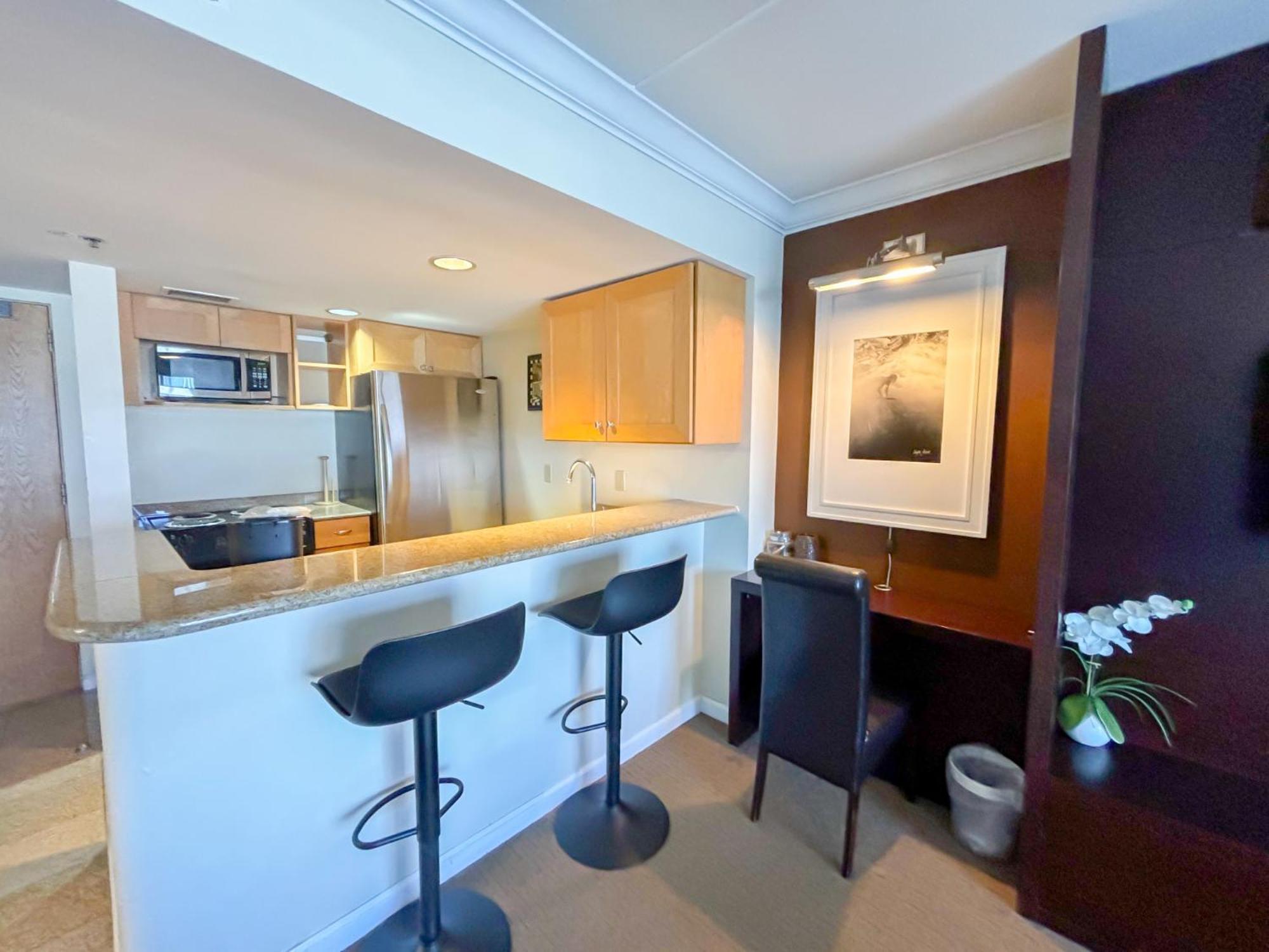 Ilikai 2127 - Spacious With Spectacular Ocean & Harbor Views Holiday home Honolulu
