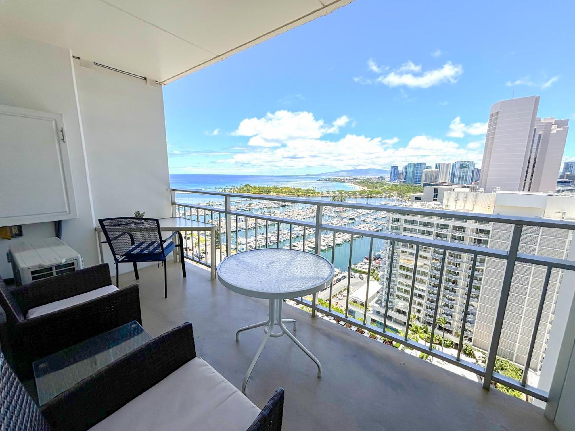 Ilikai 2127 - Spacious With Spectacular Ocean & Harbor Views Holiday home