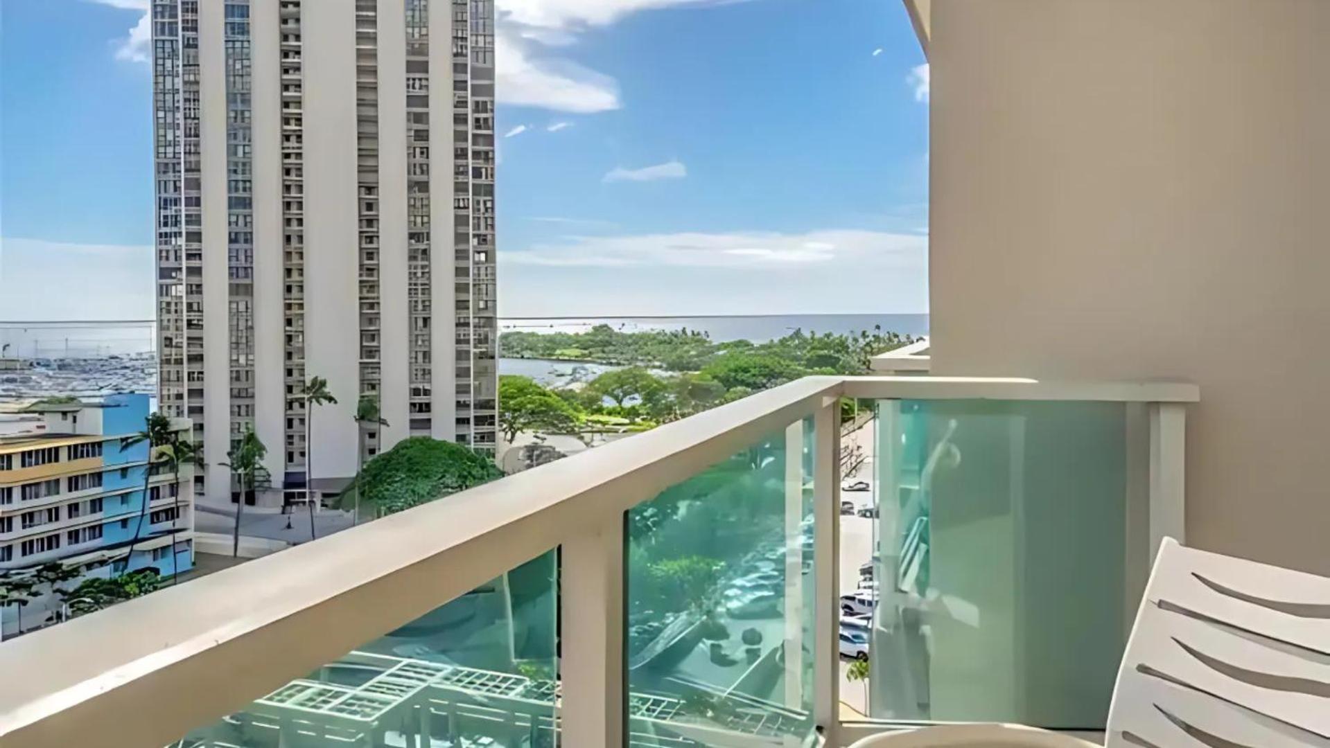Ala Moana 10th Fl R8 Partial Ocean 2beds 4person Holiday home *