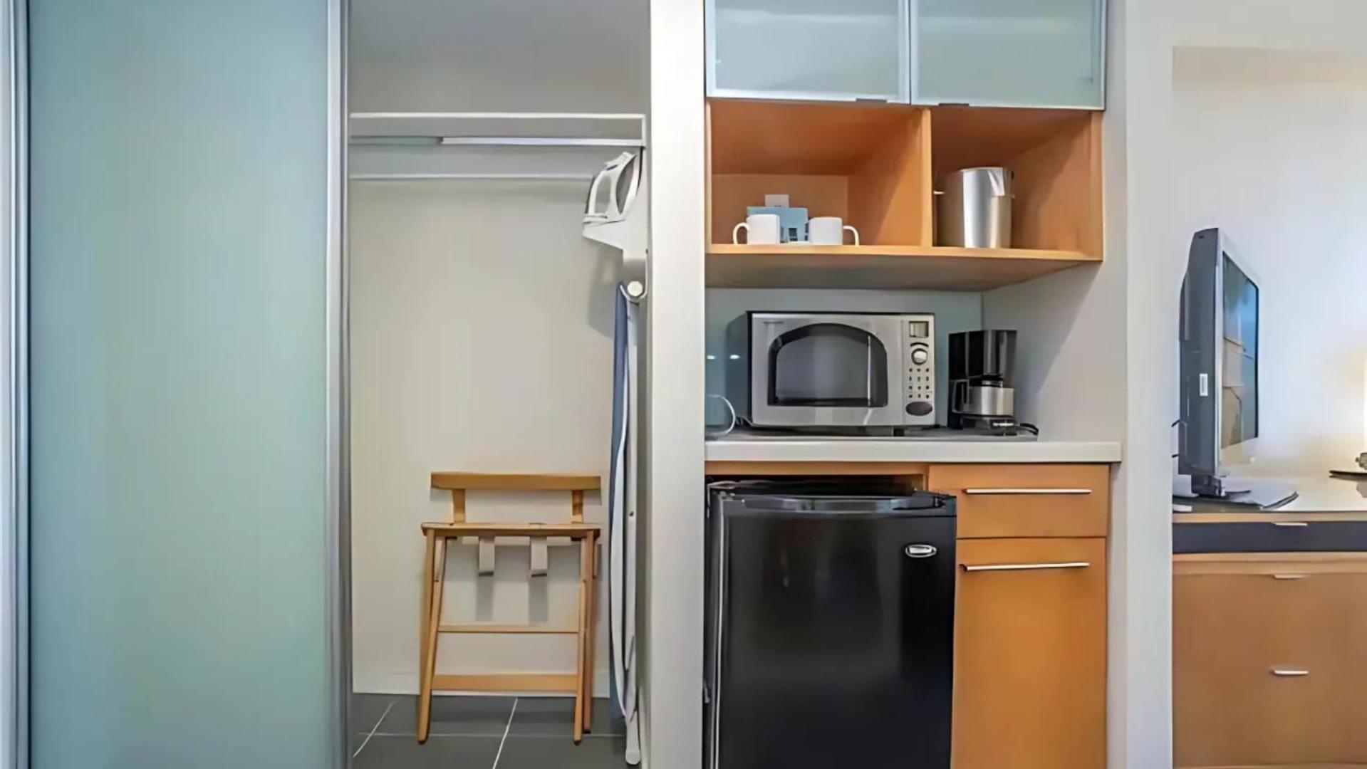 Ala Moana 10th Fl R8 Partial Ocean 2beds 4person Honolulu