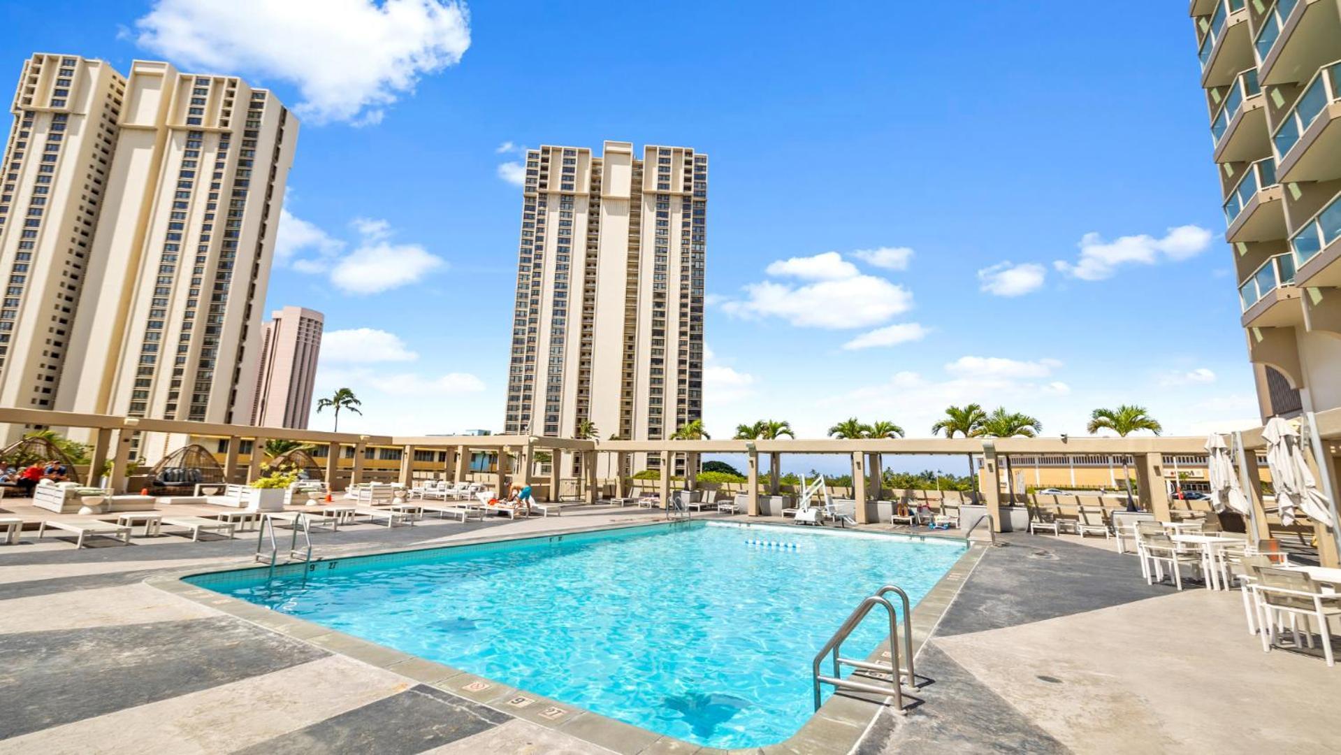 Ala Moana 10th Fl R8 Partial Ocean 2beds 4person