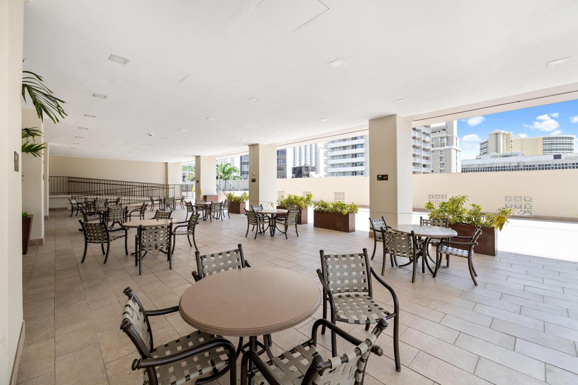 Royal Kuhio 1707 - Spacious With Stunning Diamond Head Views In The Heart Of Waikiki! Holiday home Honolulu