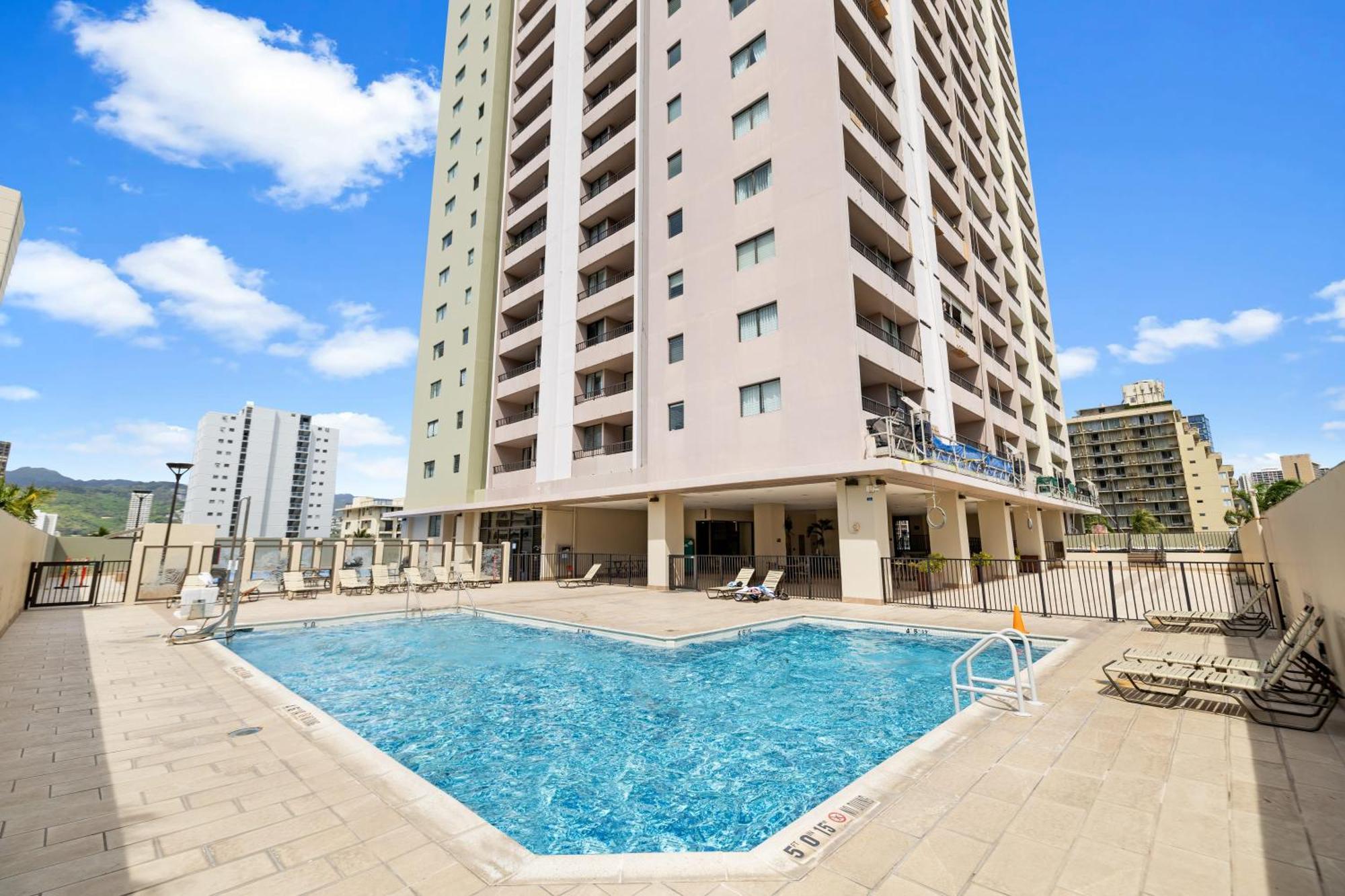Royal Kuhio 1707 - Spacious With Stunning Diamond Head Views In The Heart Of Waikiki!
