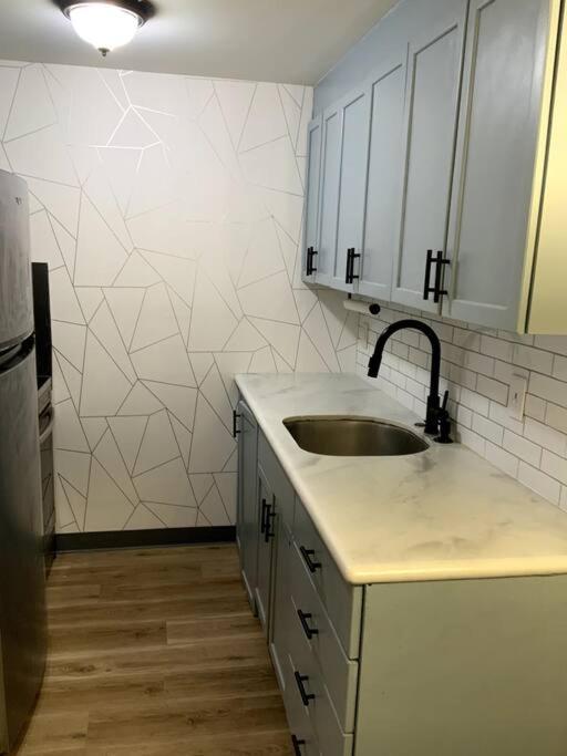 Cozy Centrally-located In - 30 Day Minimum Apartment