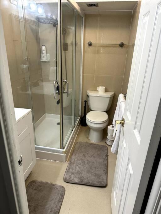 Cozy Centrally-located In - 30 Day Minimum Apartment *