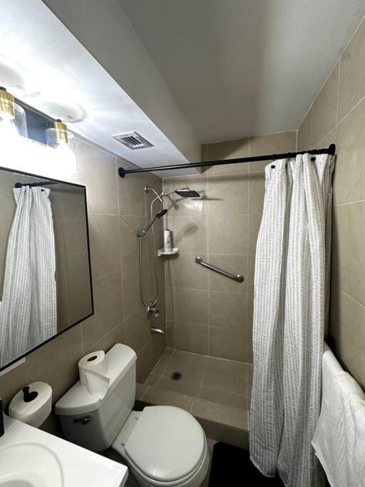 Cozy Centrally-located In - 30 Day Minimum Apartment
