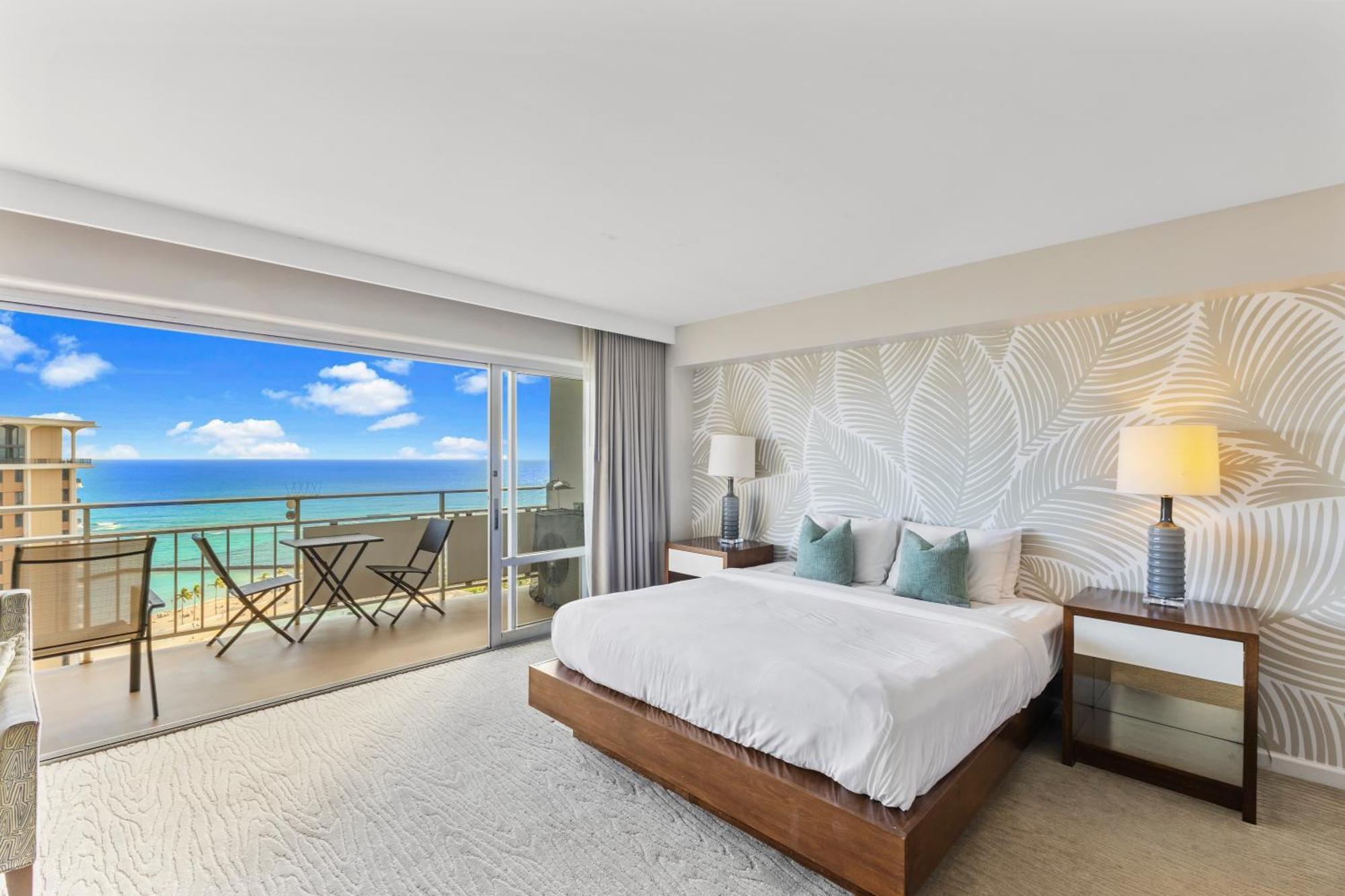 Breathtaking Ocean Views! Pool! Beach! Apartment *