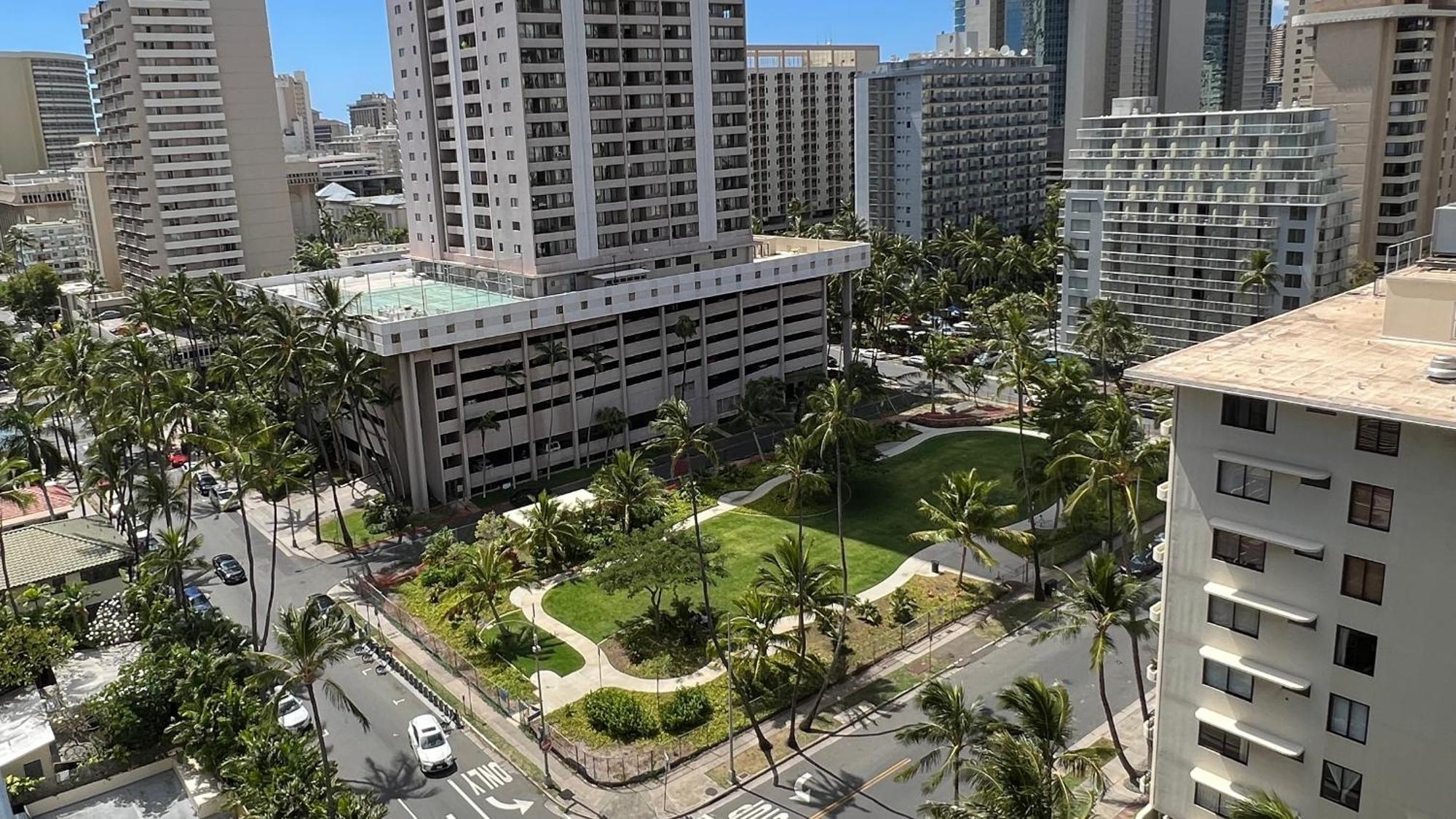 Beautiful At The Island Colony In Waikiki