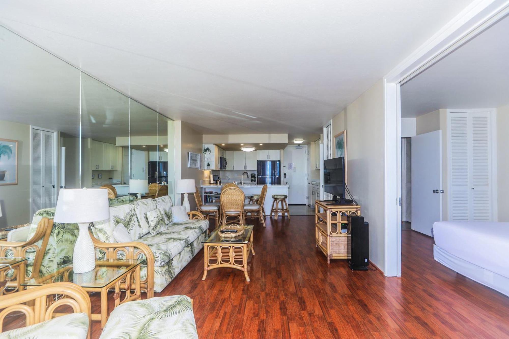 Ilikai Marina 682 Yacht Harbor View 1br Honolulu