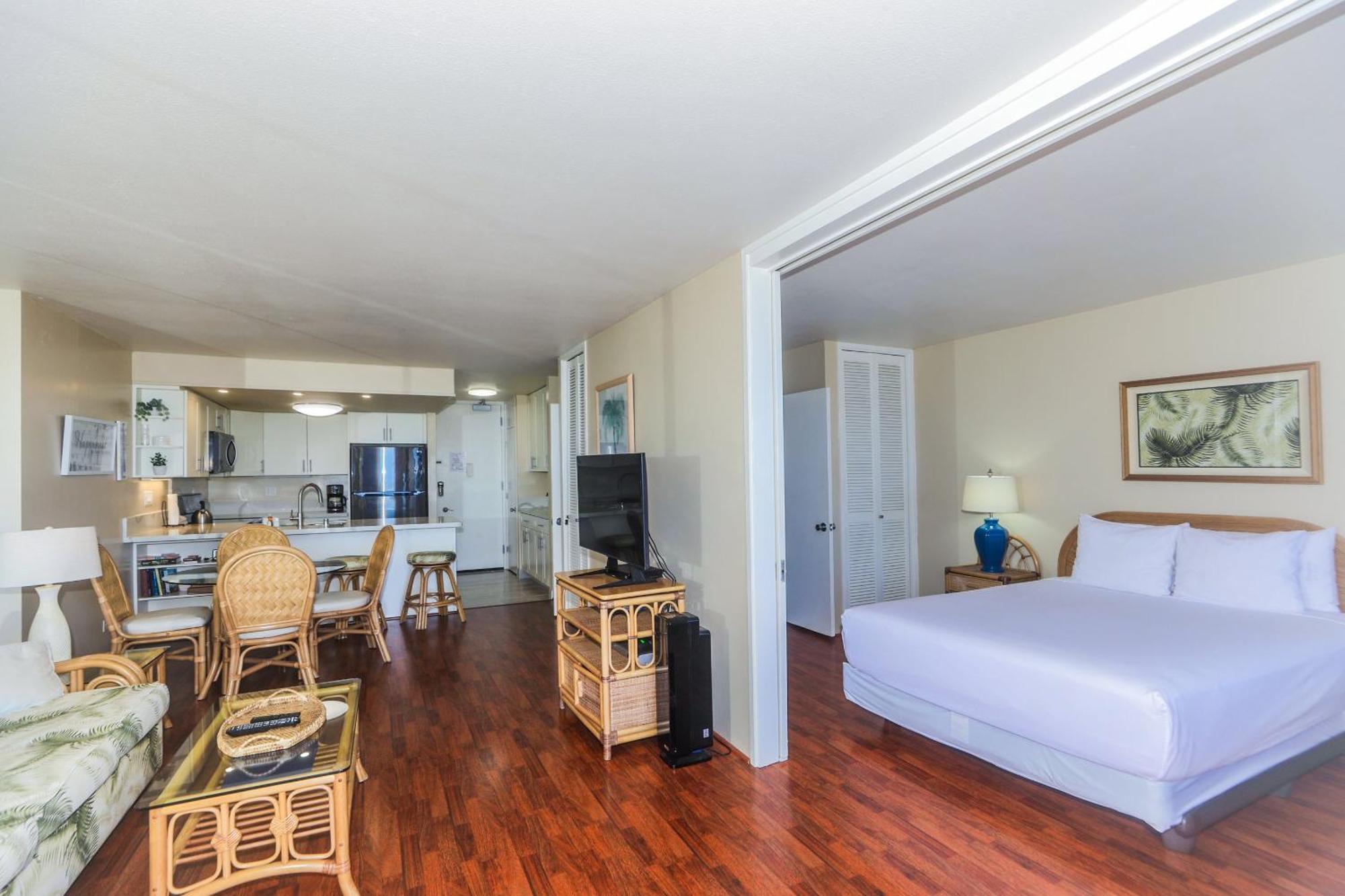 Ilikai Marina 682 Yacht Harbor View 1br Apartment *