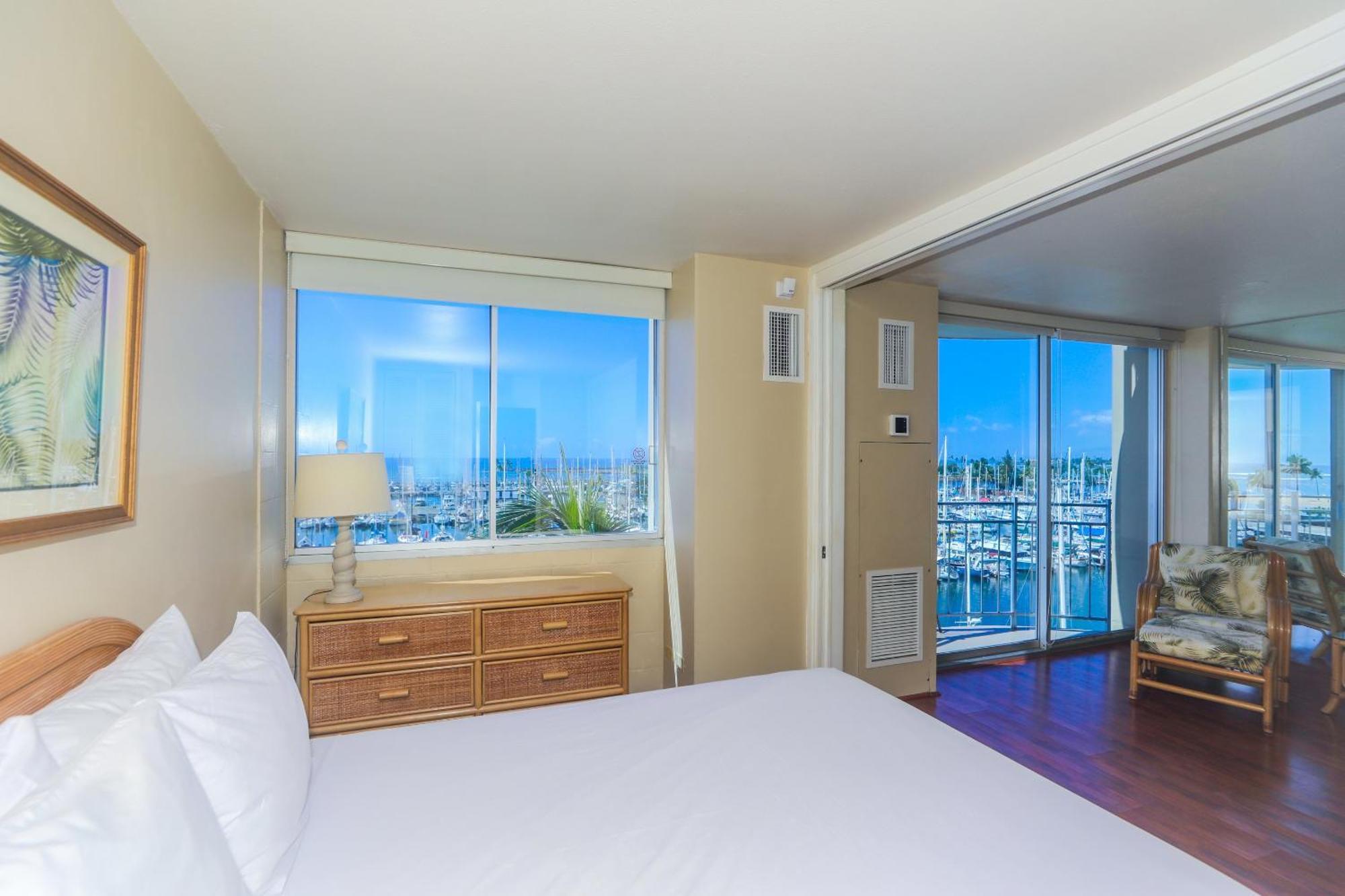 Ilikai Marina 682 Yacht Harbor View 1br Apartment *