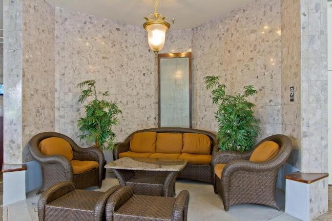 Apartment Ocean View Free Assigend Parking In Unit Laundry *