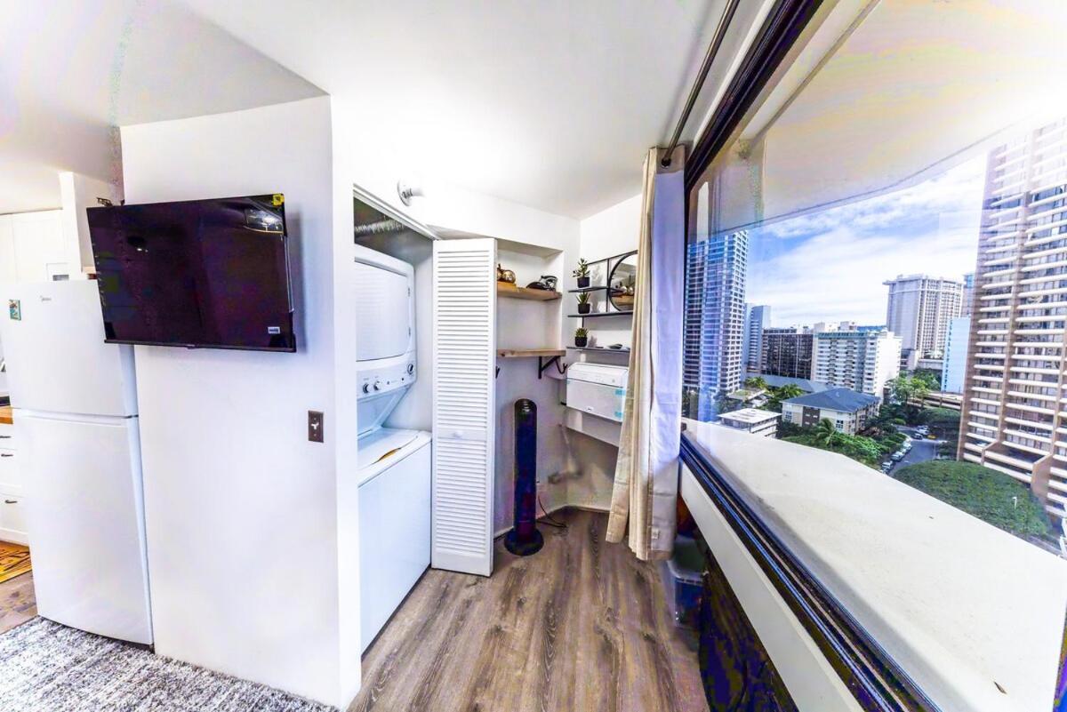 Apartment Ocean View Free Assigend Parking In Unit Laundry Honolulu