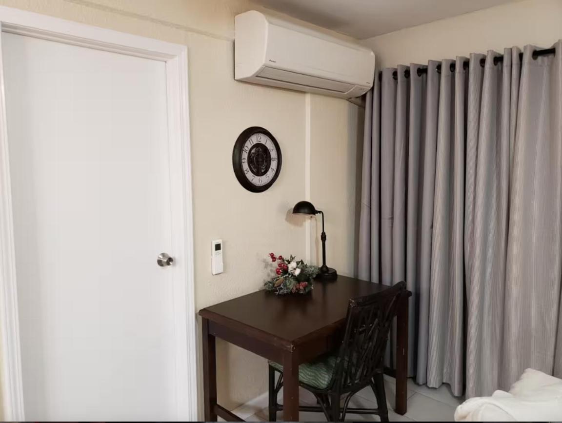 Apartment 2 Minute Walk To Waikiki Beach, Free Parking *