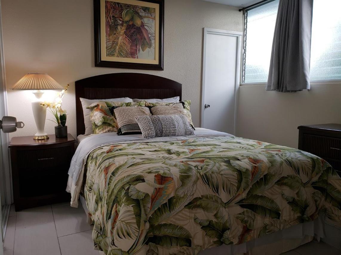 2 Minute Walk To Waikiki Beach, Free Parking *