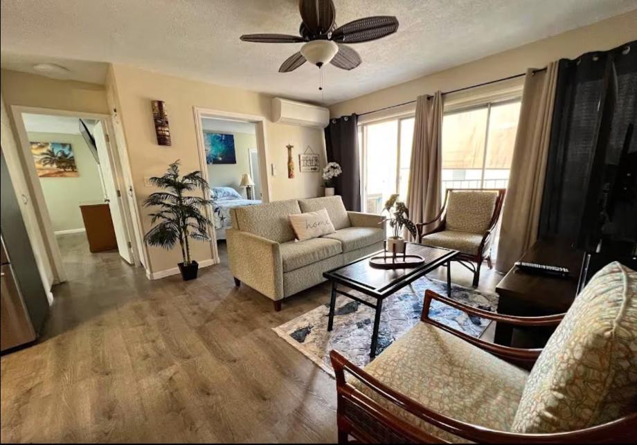 2 Minute Walk To Waikiki Beach, Free Parking Apartment