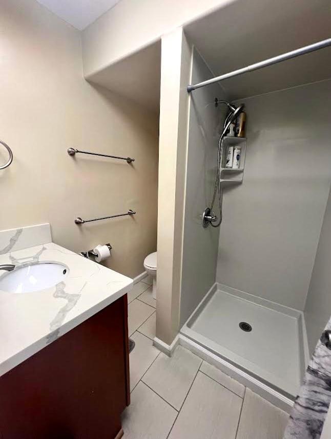 2 Minute Walk To Waikiki Beach, Free Parking Apartment