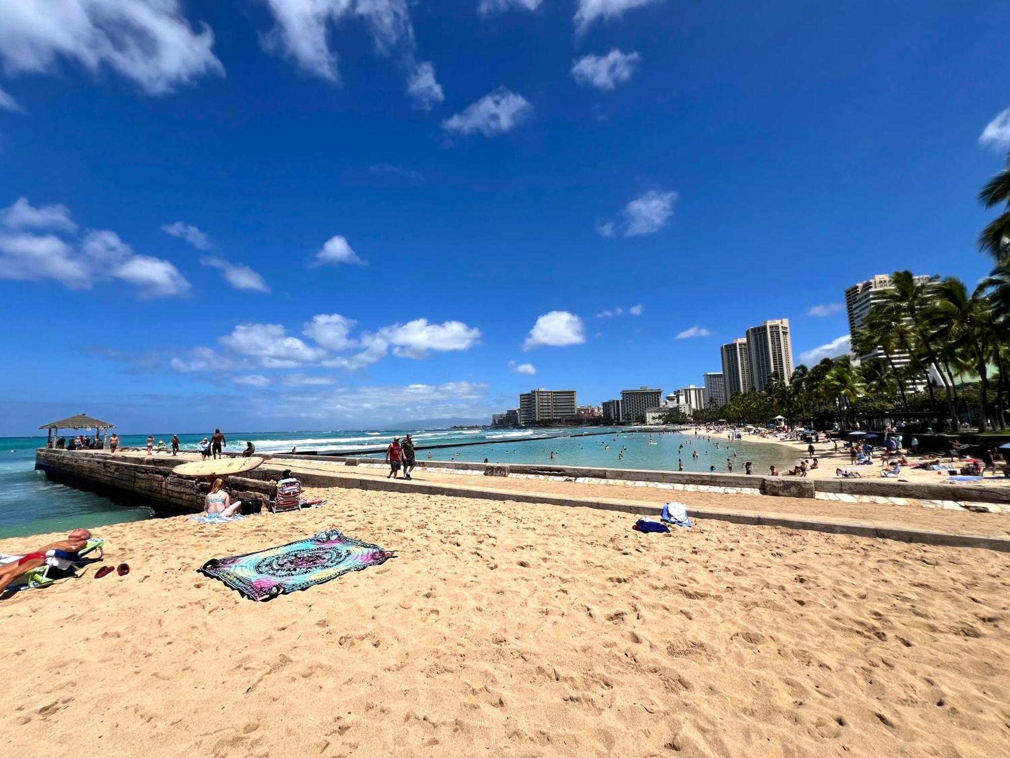 2 Minute Walk To Waikiki Beach, Free Parking