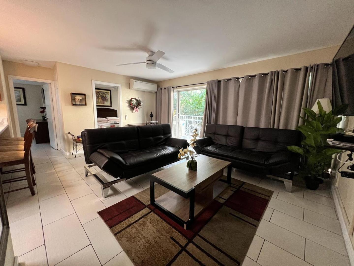 Apartment 2 Minute Walk To Waikiki Beach, Free Parking