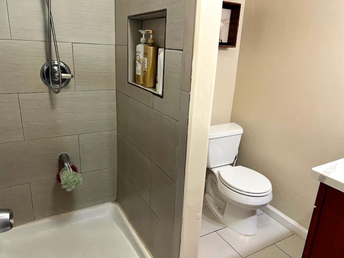 Apartment 2 Minute Walk To Waikiki Beach, Free Parking