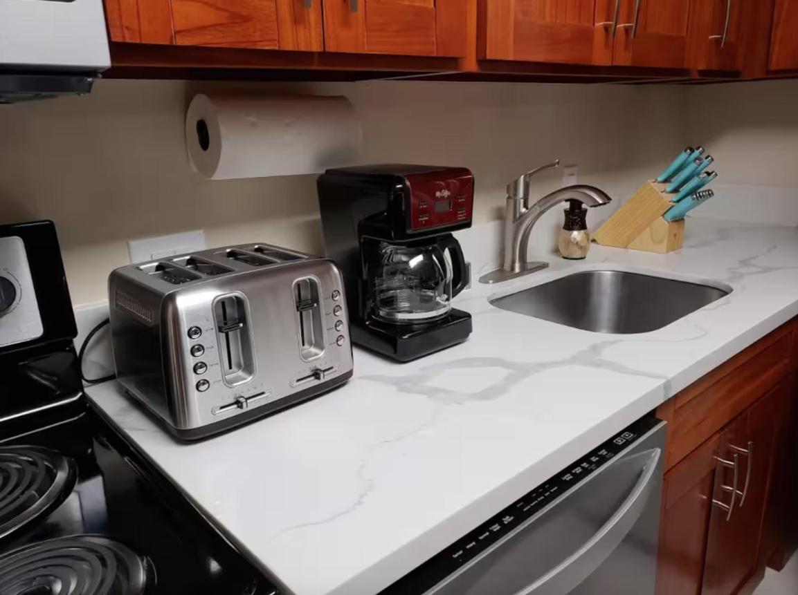 2 Minute Walk To Waikiki Beach, Free Parking Honolulu