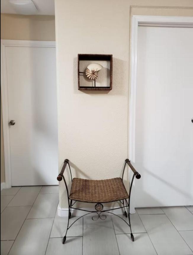 2 Minute Walk To Waikiki Beach, Free Parking Apartment