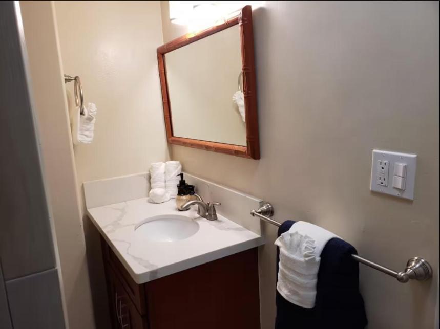 2 Minute Walk To Waikiki Beach, Free Parking Honolulu