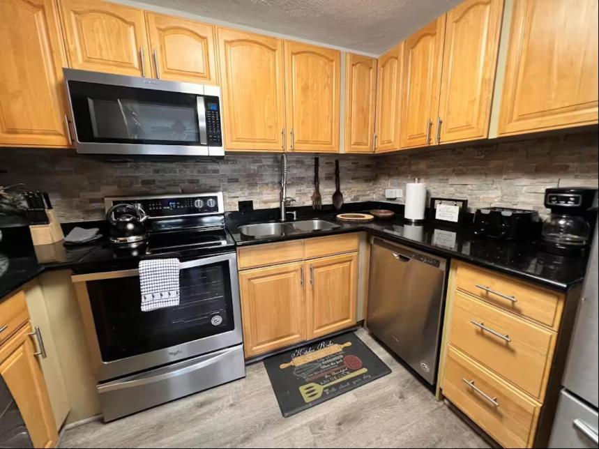 Apartment 2 Minute Walk To Waikiki Beach, Free Parking Honolulu
