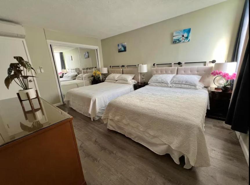 2 Minute Walk To Waikiki Beach, Free Parking Apartment