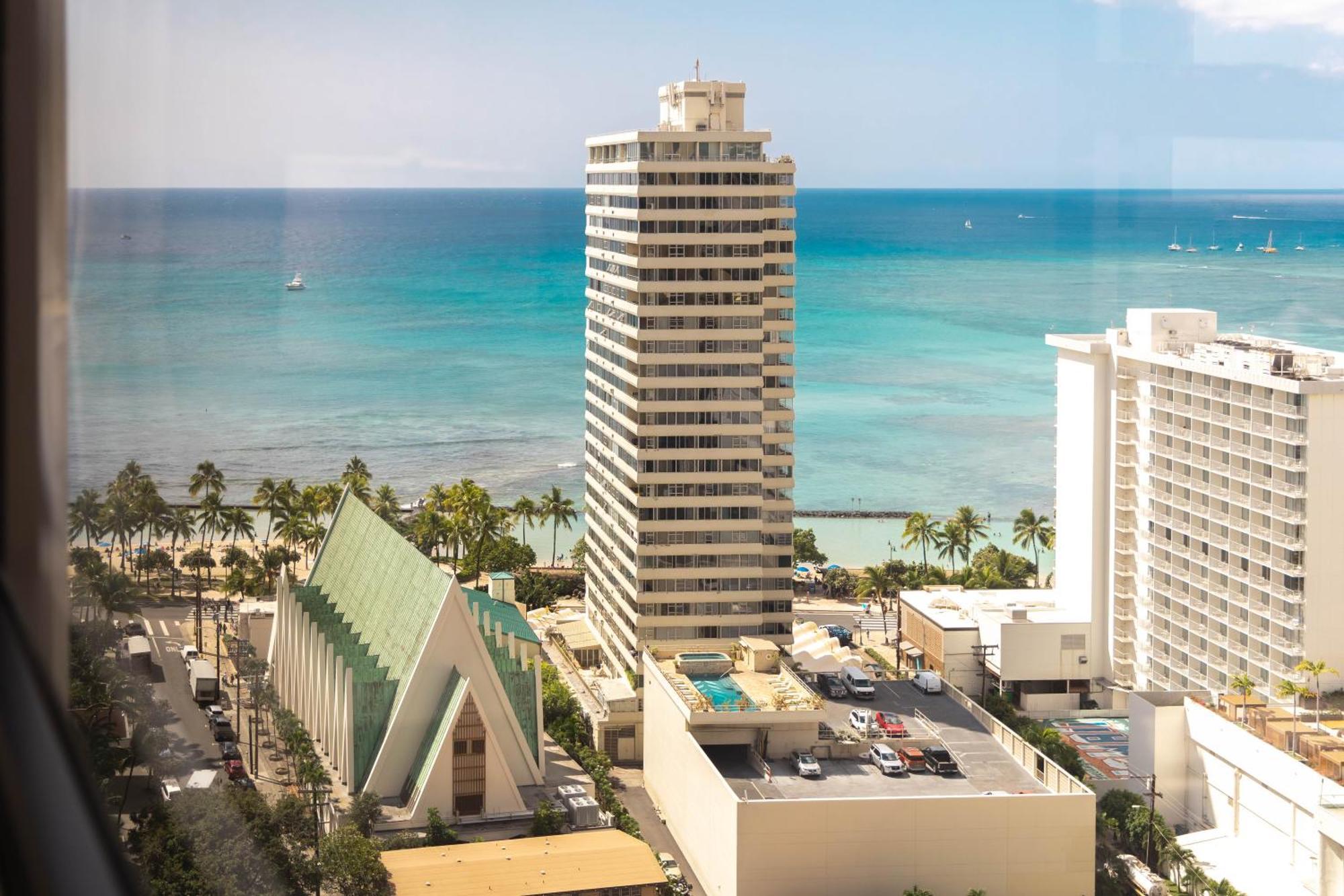 Waikiki Banyan Fabulous Ocean View With Free Parking Apartment *