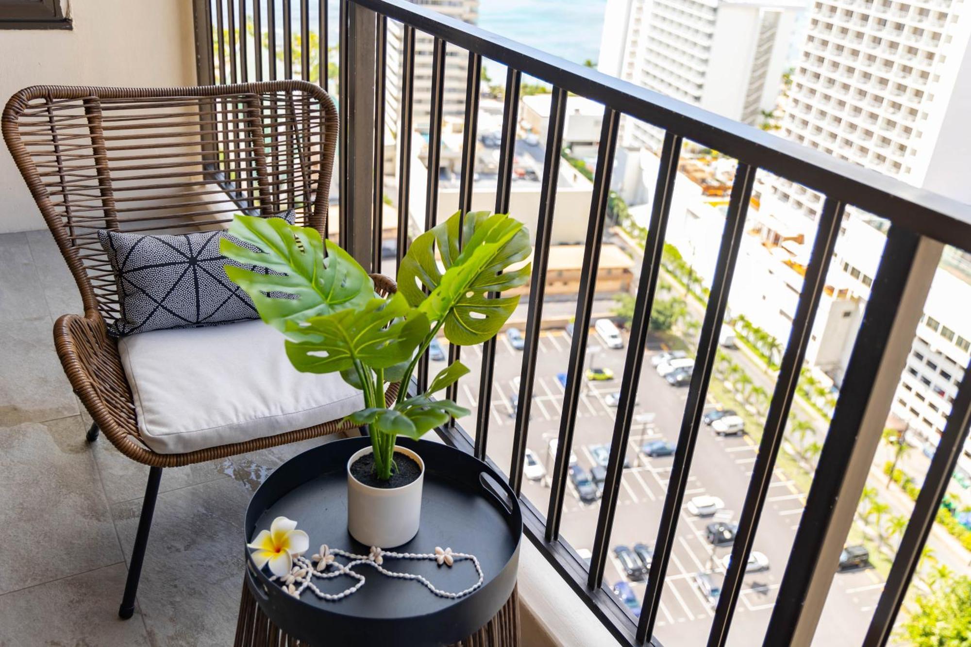 Waikiki Banyan Fabulous Ocean View With Free Parking Apartment