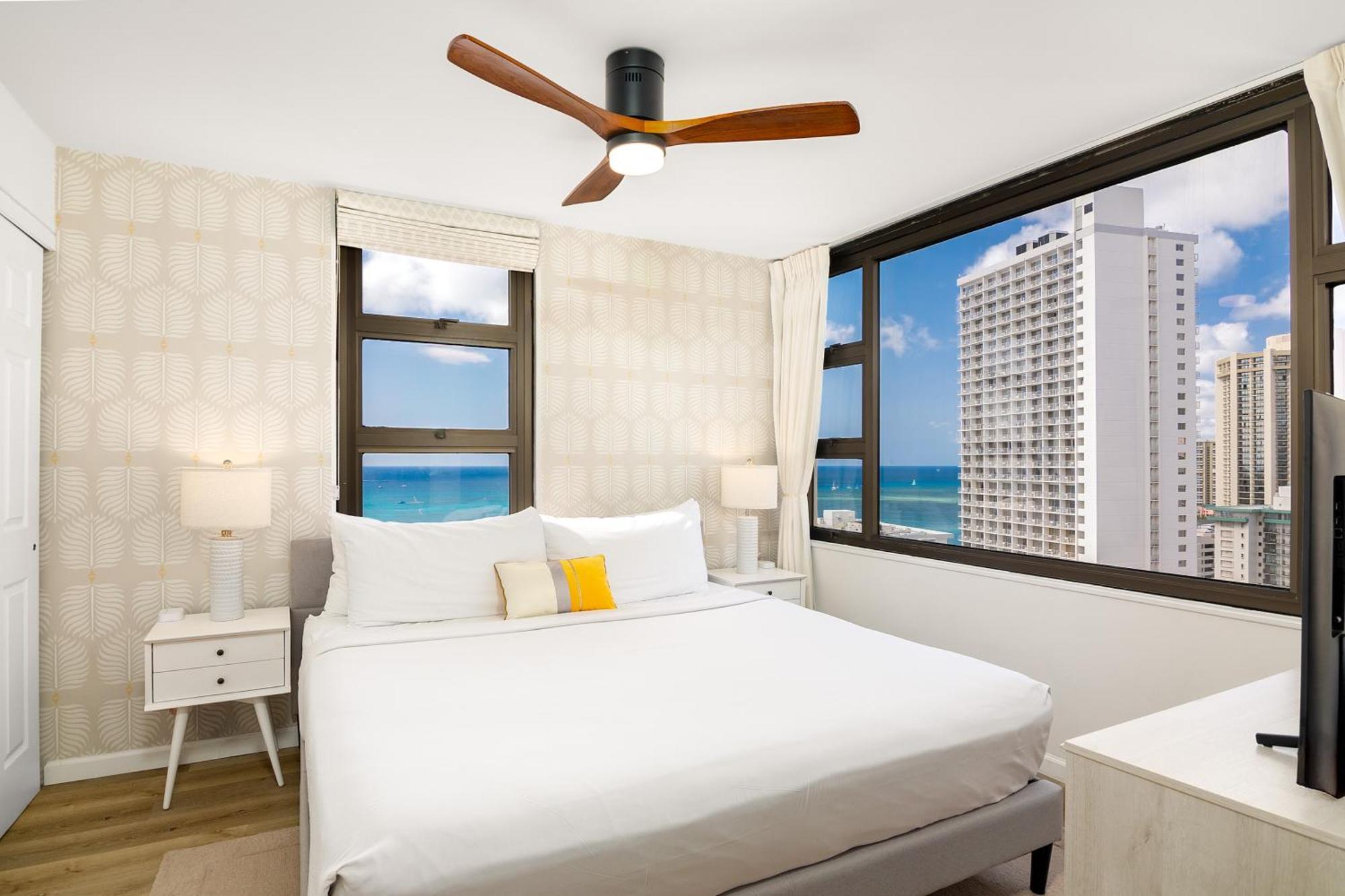 Waikiki Banyan Fabulous Ocean View With Free Parking *
