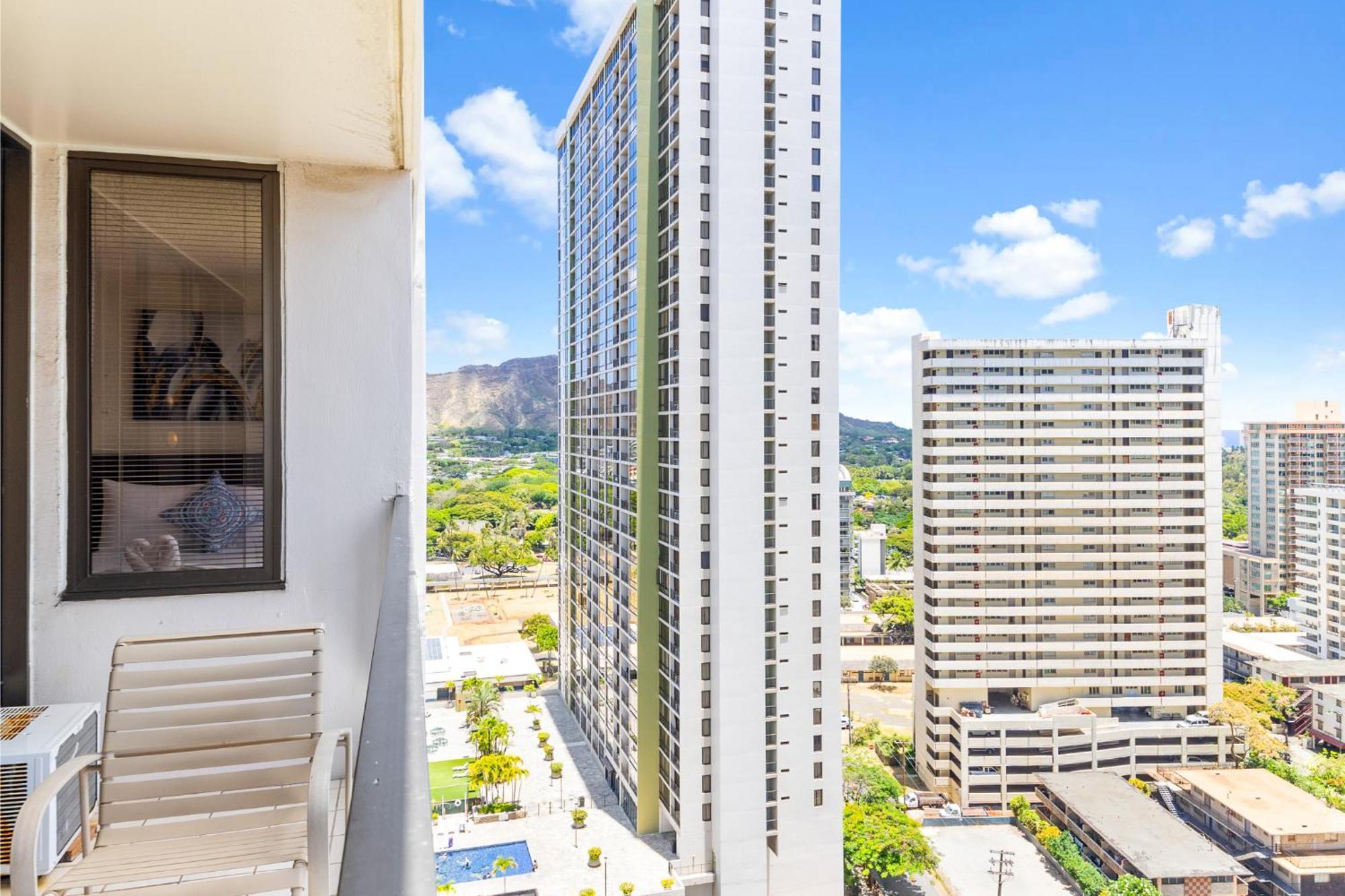 Waikiki Banyan T2-22nd Completely Remodeled