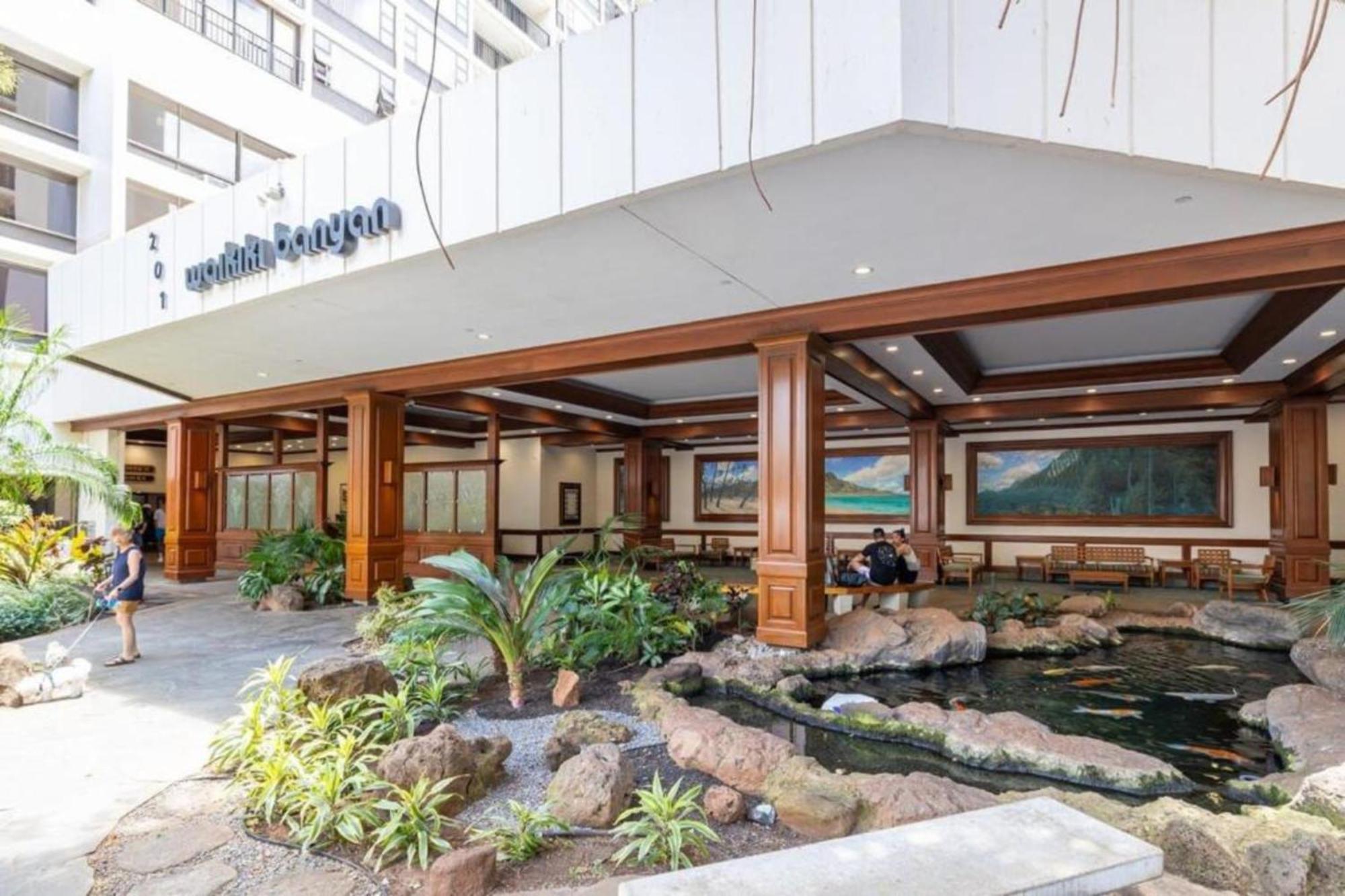 Waikiki Banyan T2-22nd Completely Remodeled Honolulu