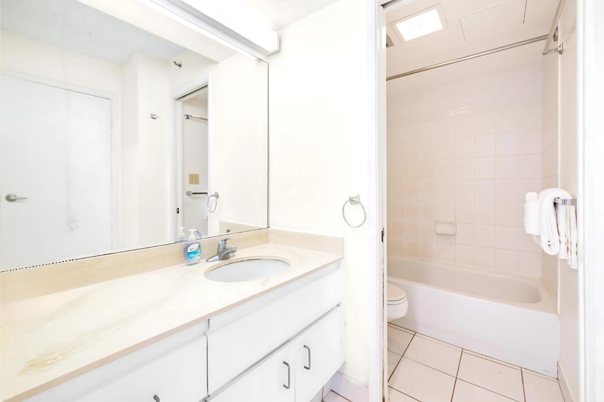 Holiday home Waikiki Banyan T2-22nd Completely Remodeled *