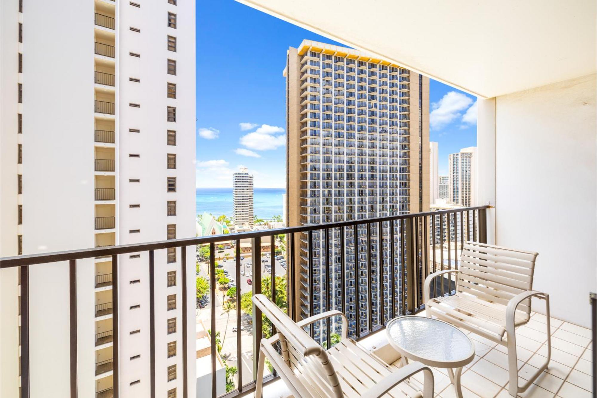 Waikiki Banyan T2-22nd Completely Remodeled