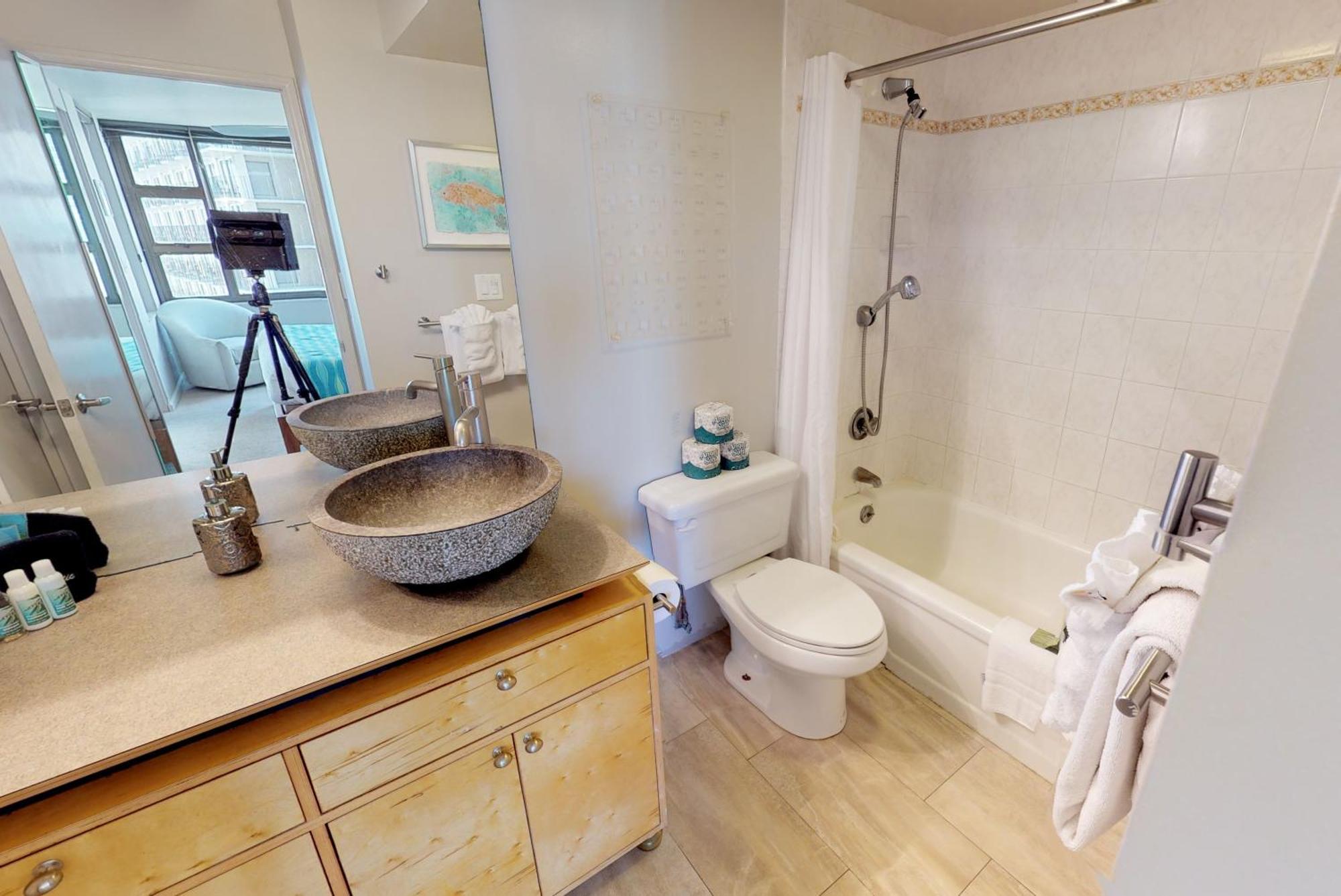 Block To Beach! Waikiki Banyan 21St Floor Deluxe Ocean View Apartment Honolulu