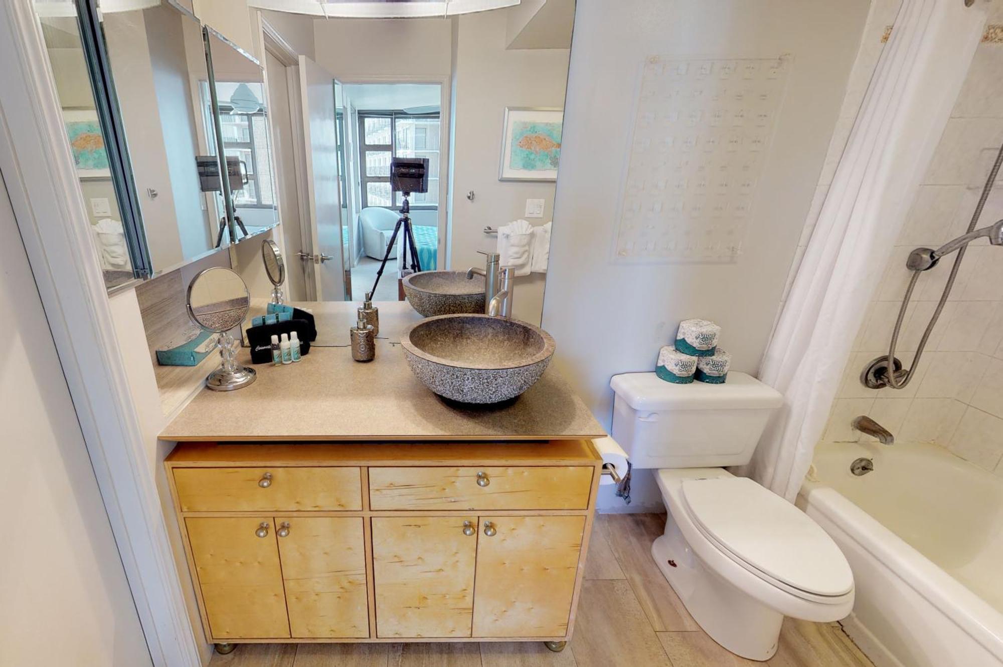Block To Beach! Waikiki Banyan 21St Floor Deluxe Ocean View *