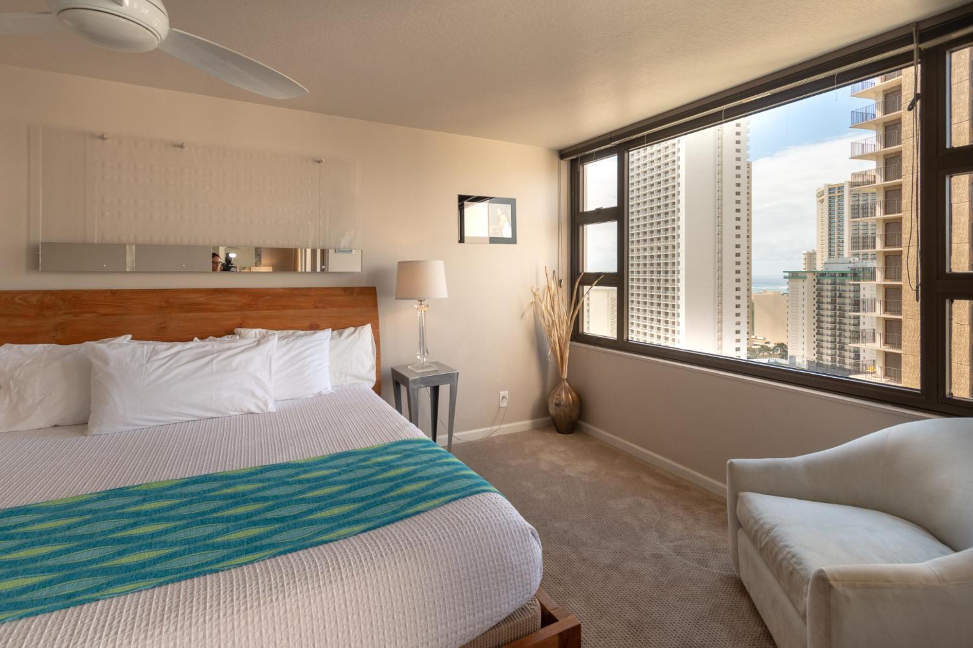 Apartment Block To Beach! Waikiki Banyan 21St Floor Deluxe Ocean View