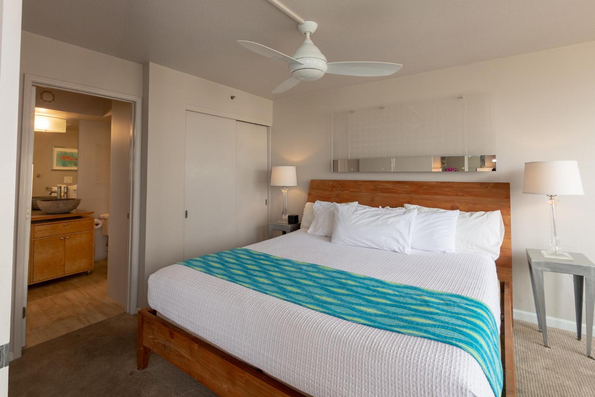 Block To Beach! Waikiki Banyan 21St Floor Deluxe Ocean View *