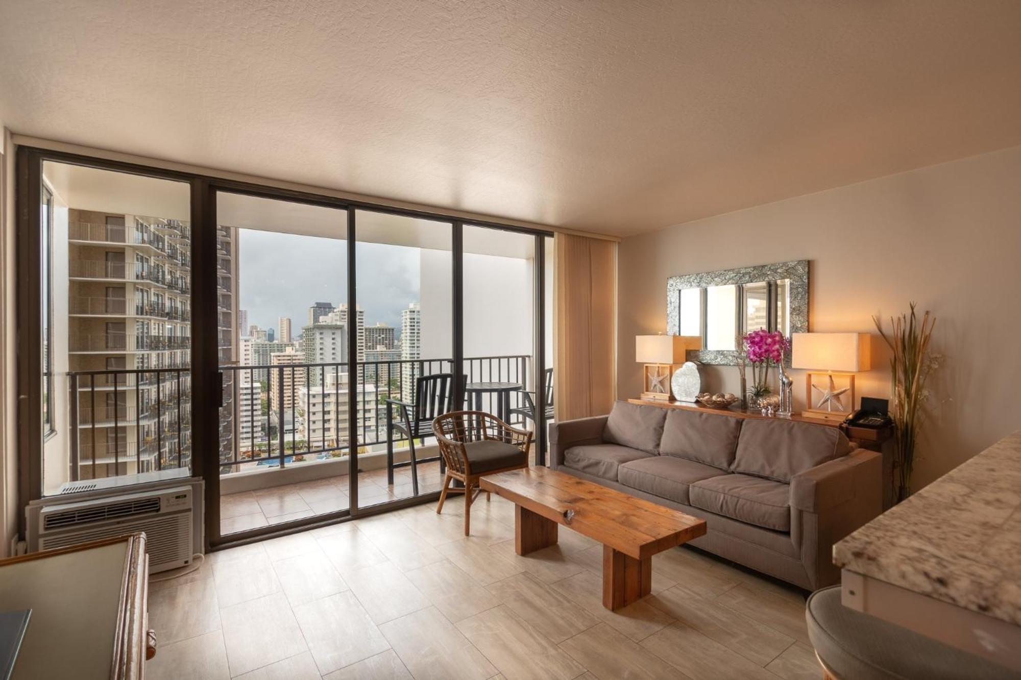 Block To Beach! Waikiki Banyan 21St Floor Deluxe Ocean View Apartment *