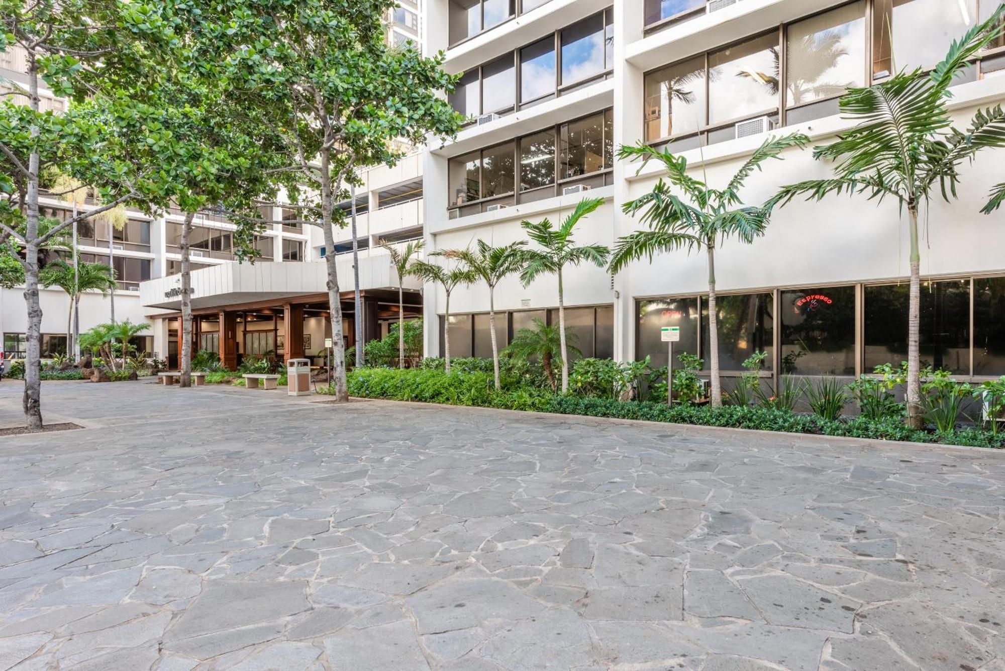 Apartment Breezy Ocean View Waikiki Condo With Free Parking! *