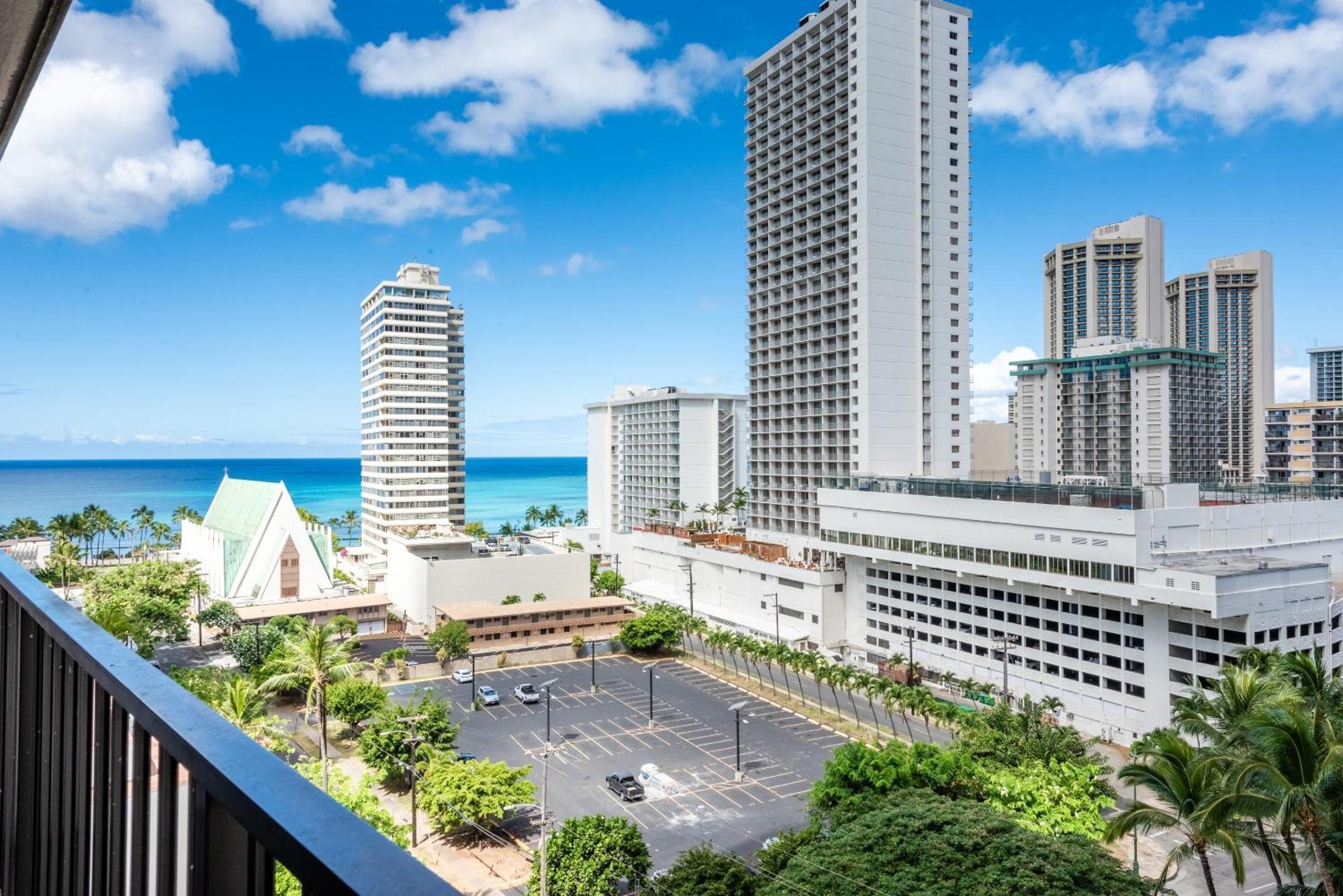 Breezy Ocean View Waikiki Condo With Free Parking! Apartment Honolulu