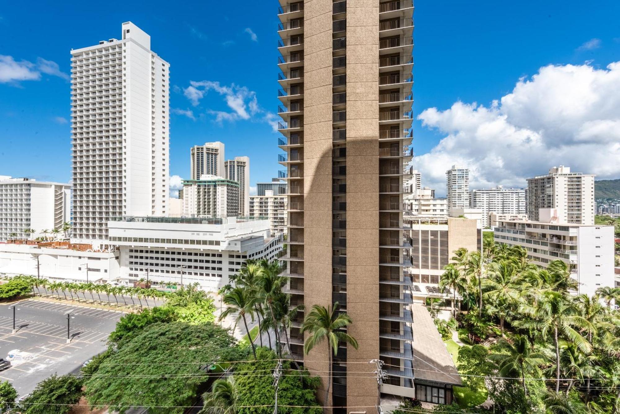 Breezy Ocean View Waikiki Condo With Free Parking! * Honolulu