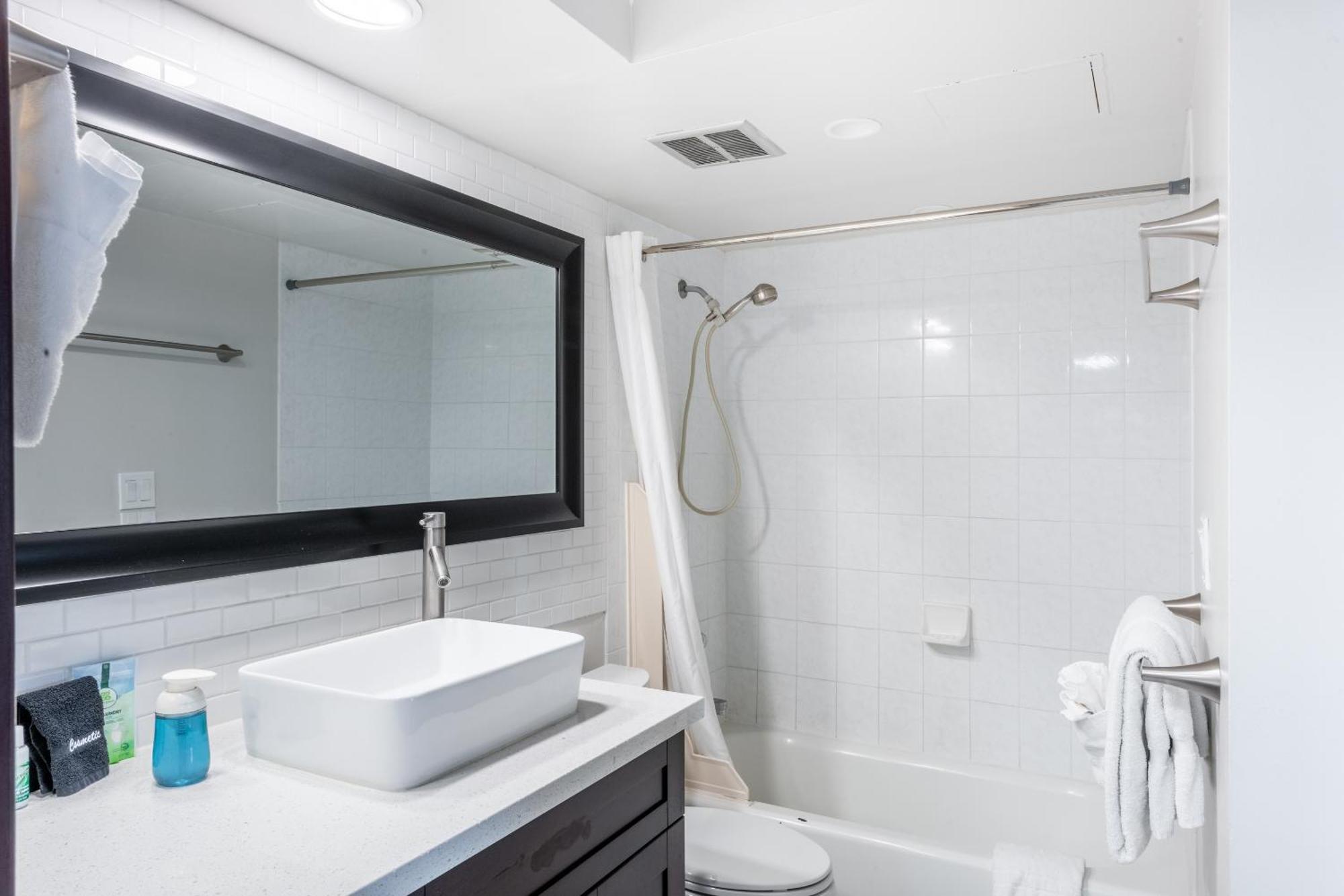Breezy Ocean View Waikiki Condo With Free Parking! * Honolulu