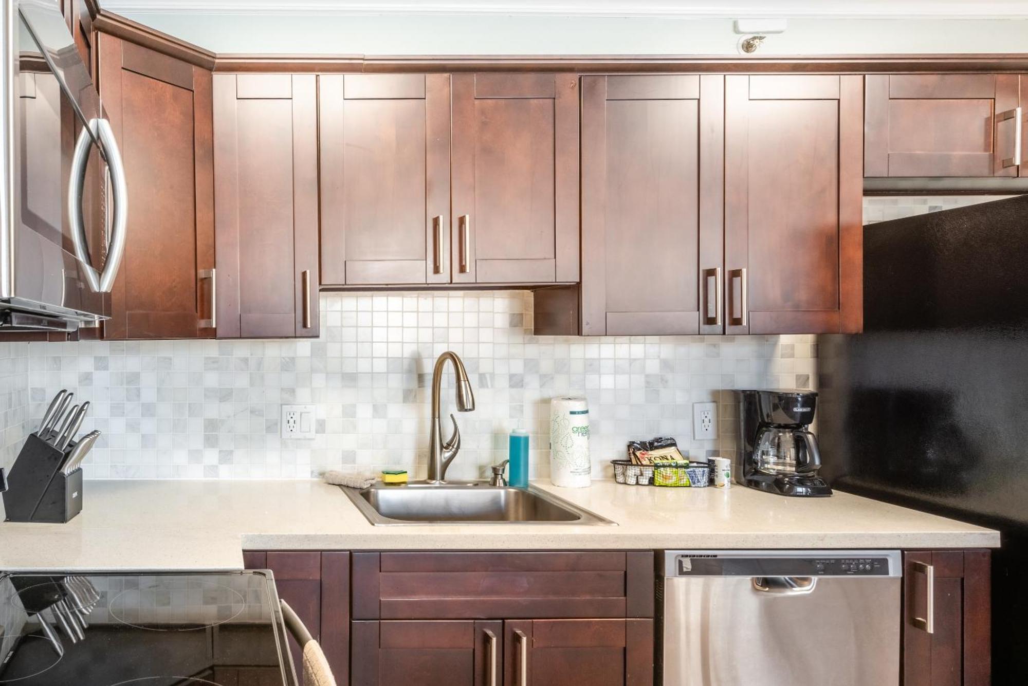 Apartment Breezy Ocean View Waikiki Condo With Free Parking! Honolulu