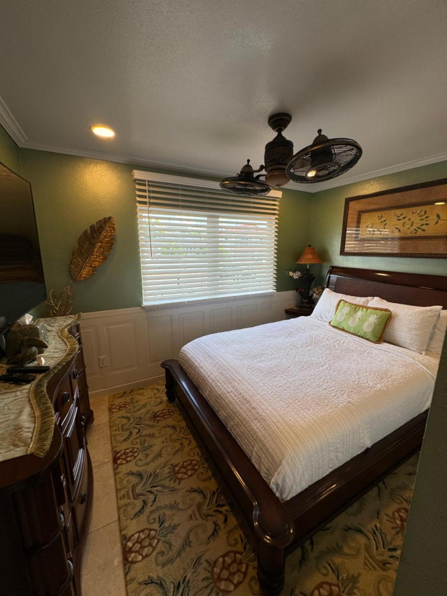 Private Bedroom In Shared Waikiki Area 30 Day Minimum