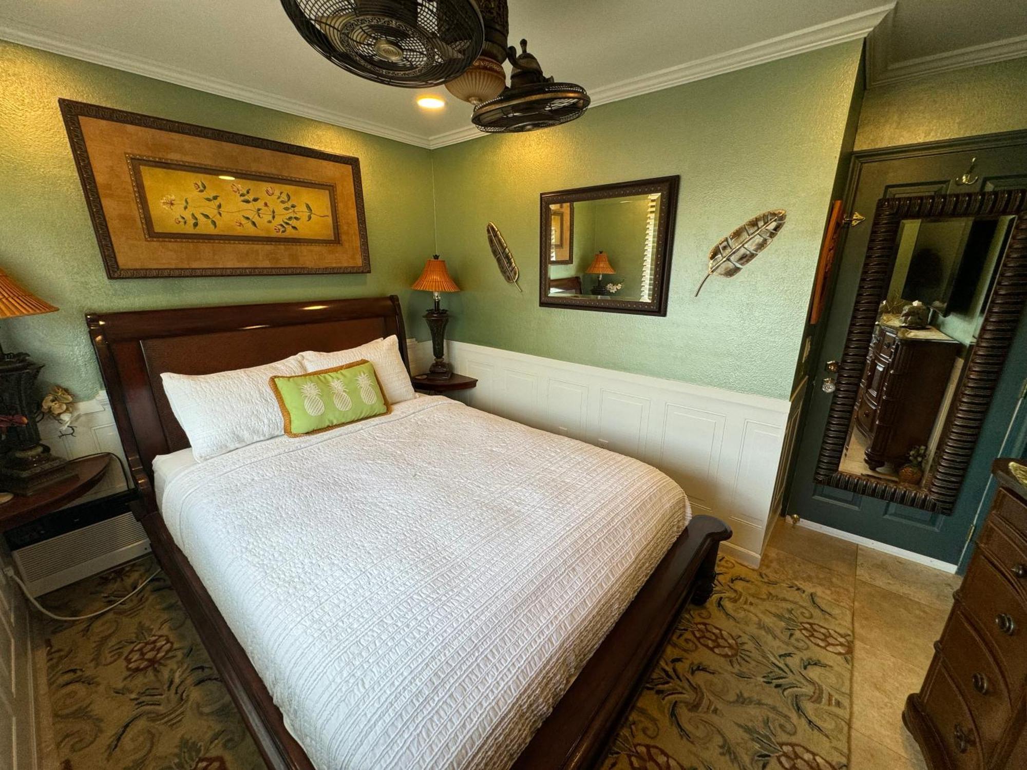 Private Bedroom In Shared Waikiki Area 30 Day Minimum *