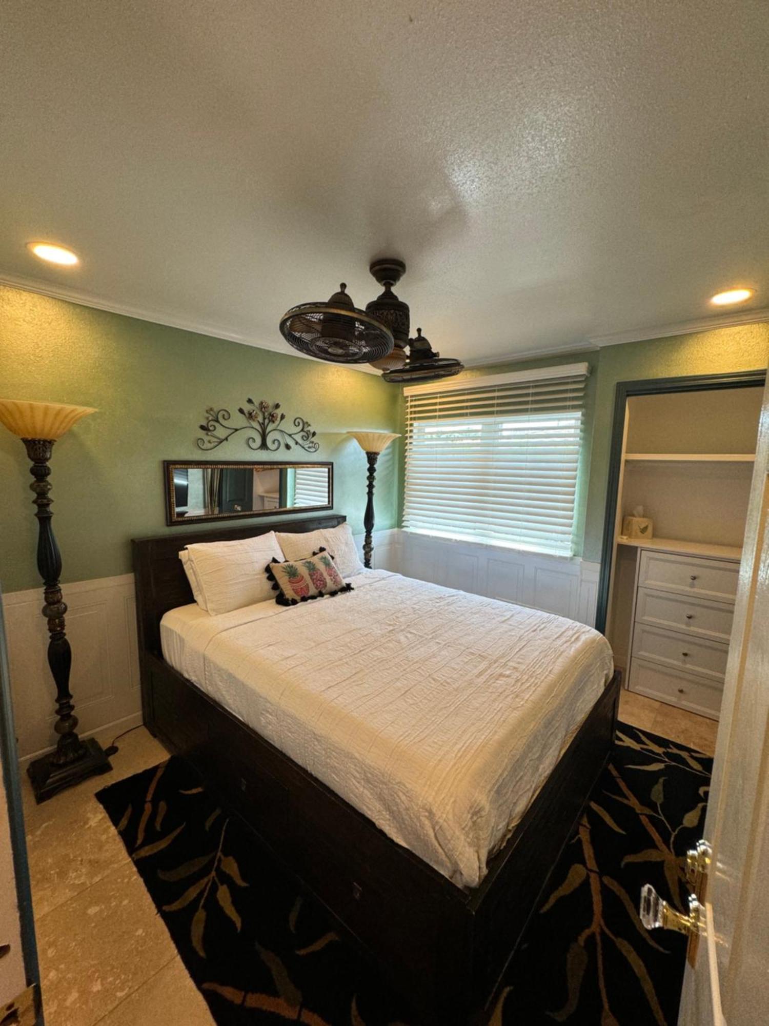 Guest house Private Bedroom In Shared Waikiki Area 30 Day Minimum